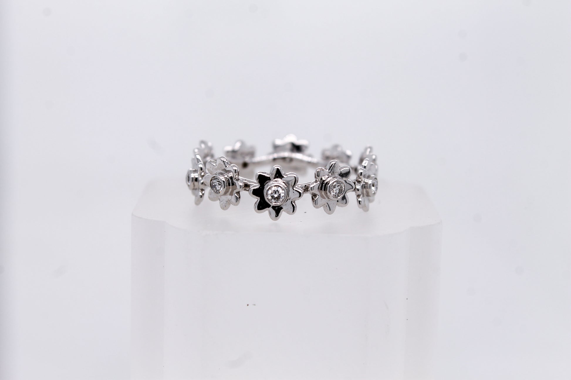 Floral Diamond Band – 0.25ct