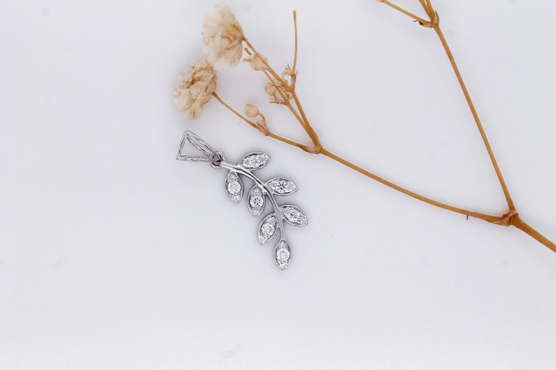 Diamond Leaves Pendant 0.2 ct