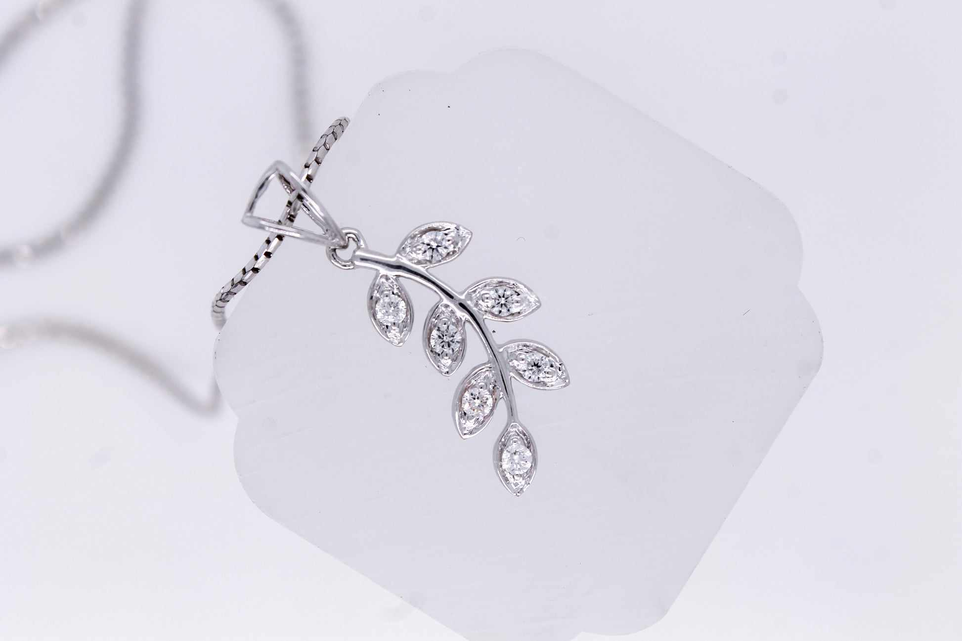 Diamond Leaves Pendant 0.2 ct