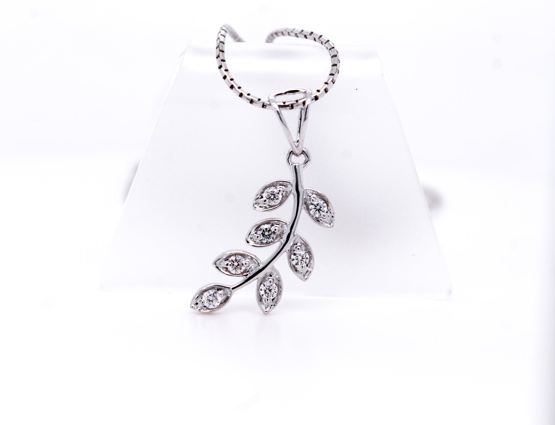 Diamond Leaves Pendant 0.2 ct